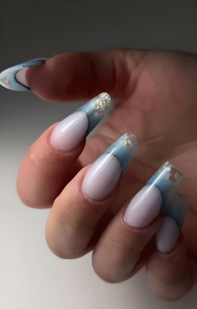 Elegant long coffin nails with baby pink base and blue marble French tips – professional nail design by Ele Nail Studio in Athens Μακριά νύχια coffin με ροζ βάση και γαλάζια μάρμαρο γραμμή – σχεδιασμένα από το Ele Nail Studio στην Αθήνα